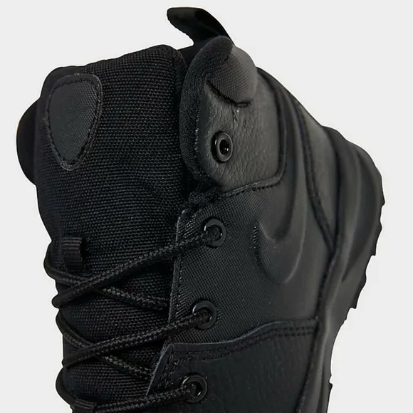 NIKE MANOA LEATHER BOOTS Sz 9c