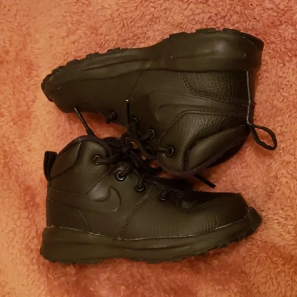 NIKE MANOA LEATHER BOOTS Sz 9c