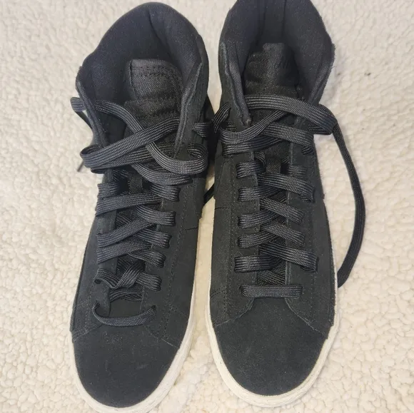 Nike Mens 6.5 Blazer Mid Black Sneakers