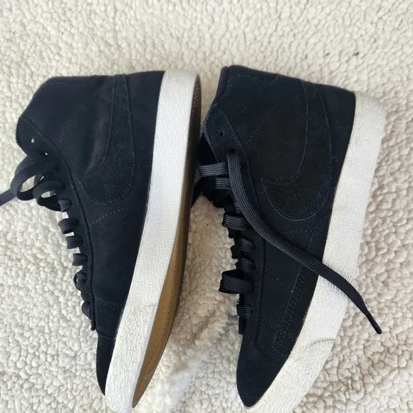 Nike Mens 6.5 Blazer Mid Black Sneakers