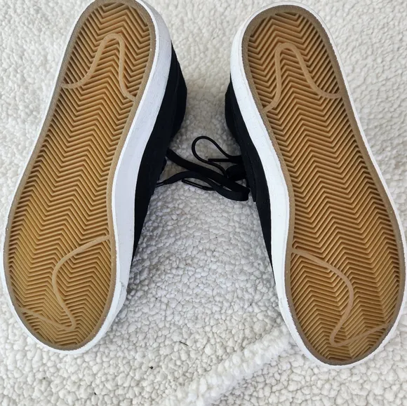 Nike Mens 6.5 Blazer Mid Black Sneakers