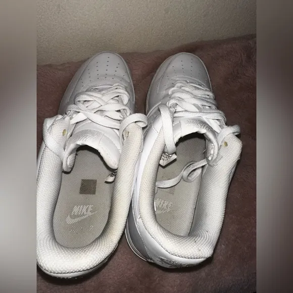 Nike Men’s Air Force 1 White Sneakers with Gum Sole 10.5 streetwear casual