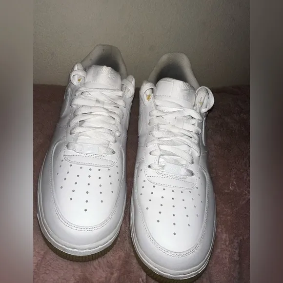 Nike Men’s Air Force 1 White Sneakers with Gum Sole 10.5 streetwear casual