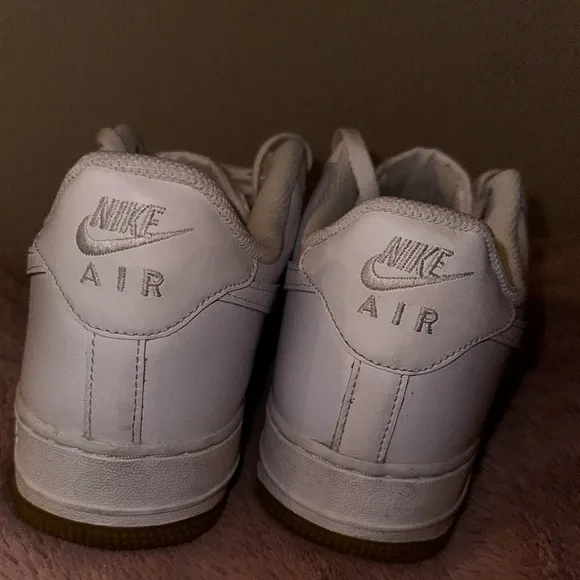 Nike Men’s Air Force 1 White Sneakers with Gum Sole 10.5 streetwear casual