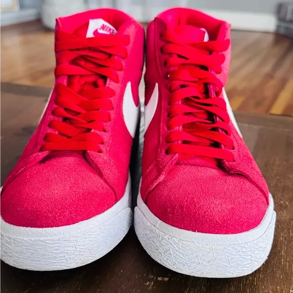 Nike SB Zoom Blazer Mid Shoe Red High-Top Sneakers