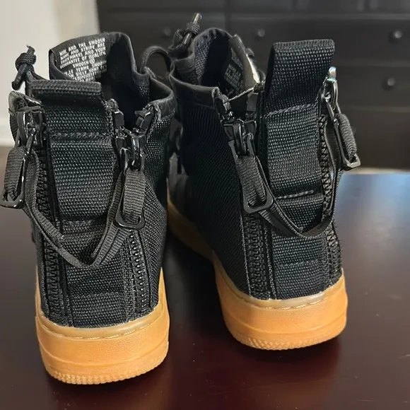 Nike SF Air Force 1 Mid Black Gum. 5Y. No original box.