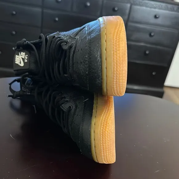 Nike SF Air Force 1 Mid Black Gum. 5Y. No original box.