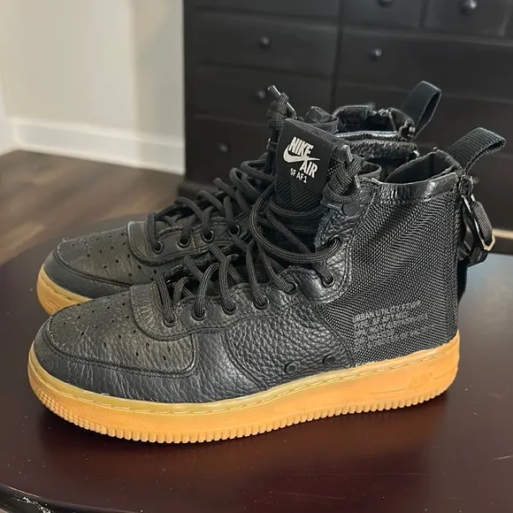 Nike SF Air Force 1 Mid Black Gum. 5Y. No original box.