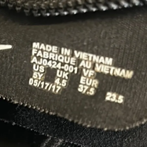 Nike SF Air Force 1 Mid Black Gum. 5Y. No original box.
