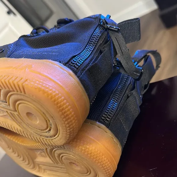 Nike SF Air Force 1 Mid Black Gum. 5Y. No original box.