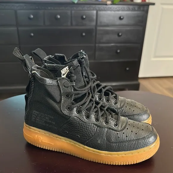 Nike SF Air Force 1 Mid Black Gum. 5Y. No original box.