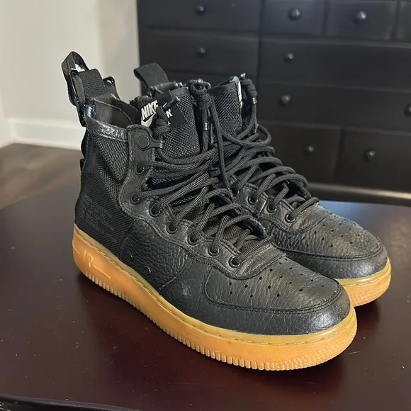 Nike SF Air Force 1 Mid Black Gum. 5Y. No original box.
