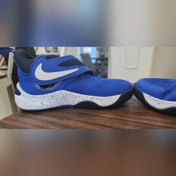 Nike sneakers in royal blue