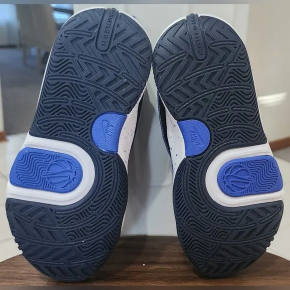 Nike sneakers in royal blue