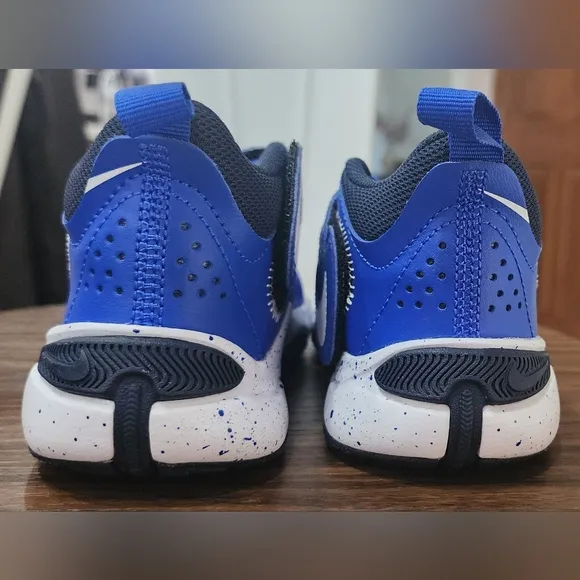 Nike sneakers in royal blue