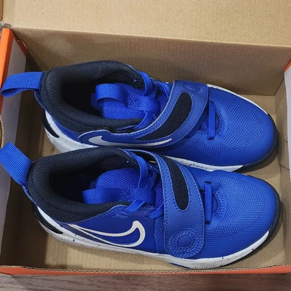 Nike sneakers in royal blue