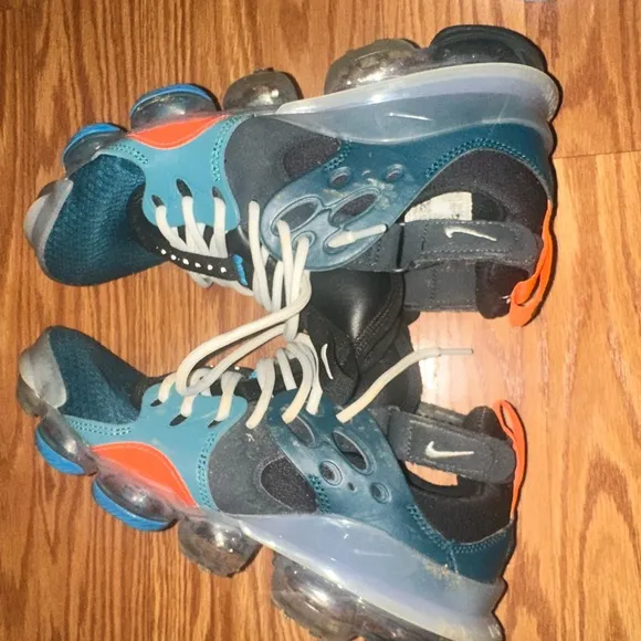 Nike Teal and Black Sneakers