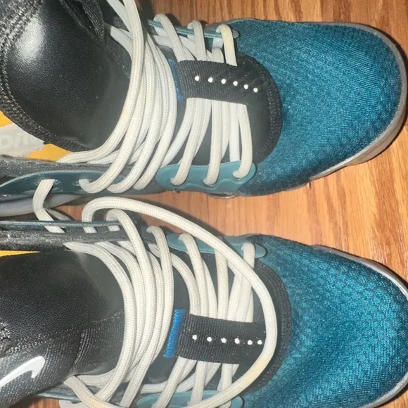 Nike Teal and Black Sneakers