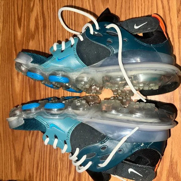 Nike Teal and Black Sneakers