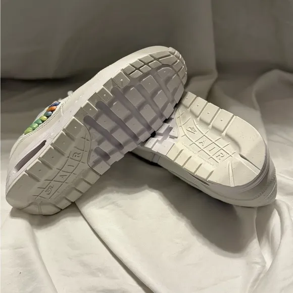 Nike White Air Max 1 SE white rainbow swoosh