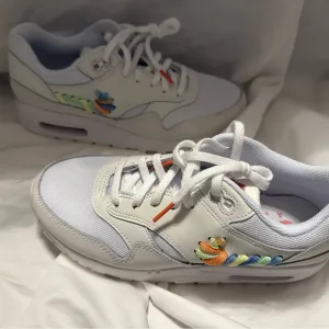 Nike White Air Max 1 SE white rainbow swoosh
