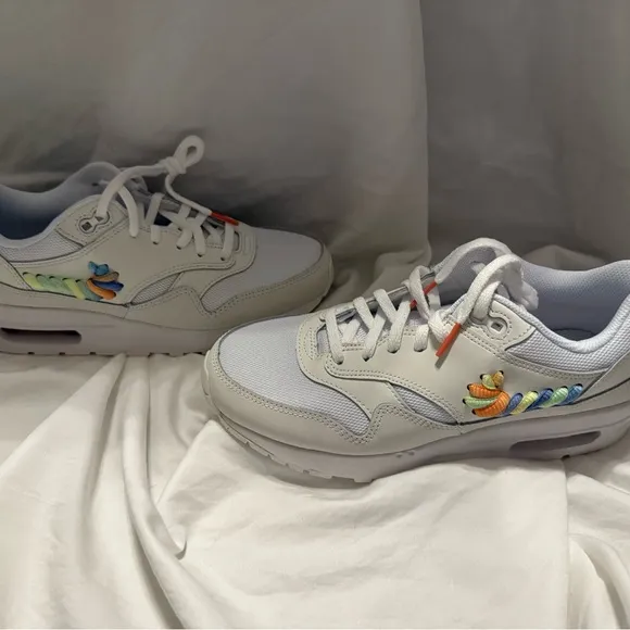 Nike White Air Max 1 SE white rainbow swoosh