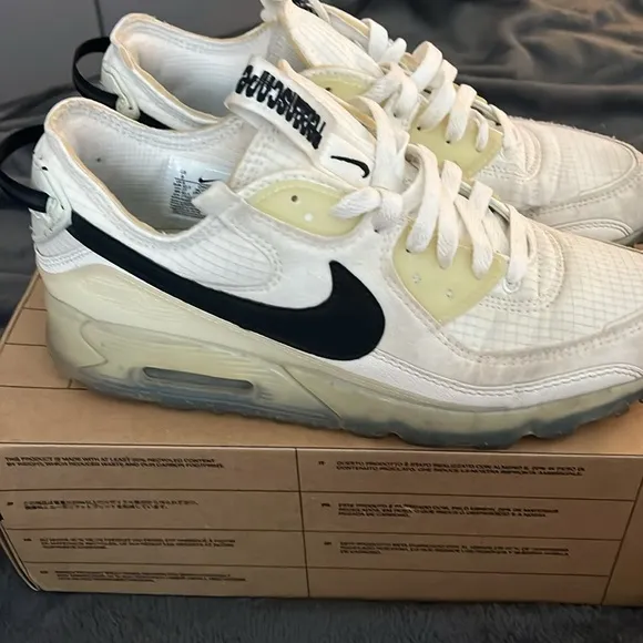 Nike White and Black Sneakers Air max 90 Terrascape