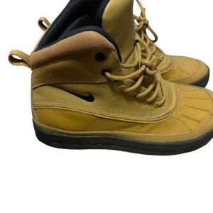 Nike Woodside 2 Youth size 5 1/2.