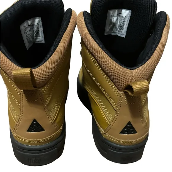 Nike Woodside 2 Youth size 5 1/2.