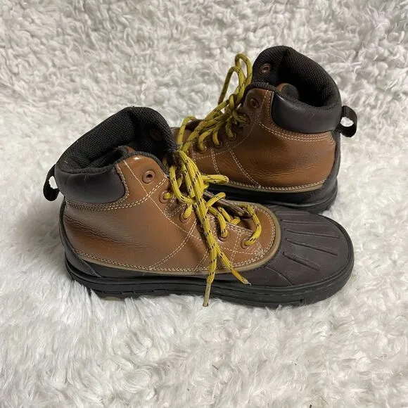 Nike Woodside ACG All Weather Kids Boots Tan / British 415079-200. Size 2Y