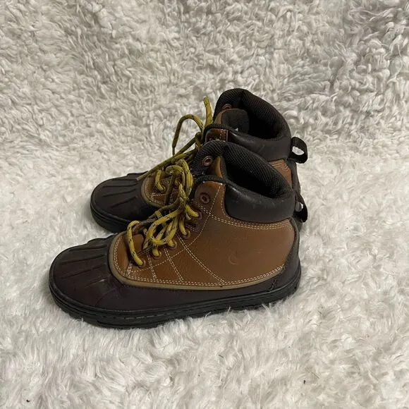 Nike Woodside ACG All Weather Kids Boots Tan / British 415079-200. Size 2Y