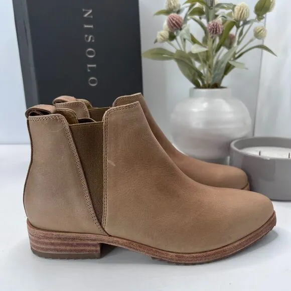Nisolo Eva Everyday Chelsea Leather Ankle Boots Almond Pull On Women's US 5