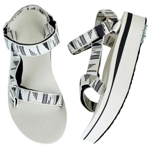 NWB Teva womens flatform universal strappy platform sandals chara bright white