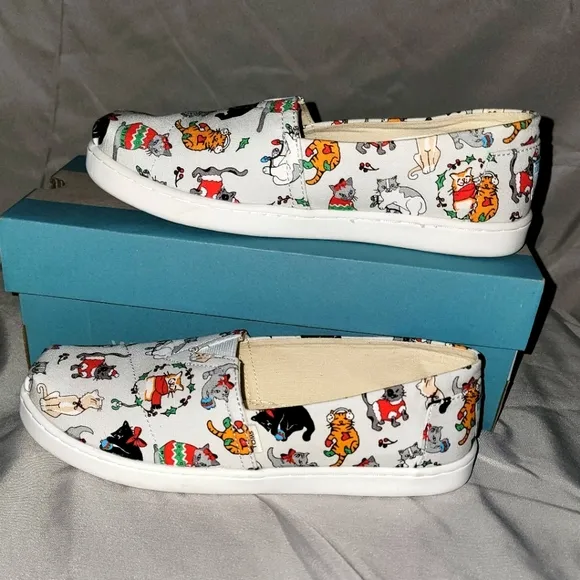 👧🏾🐱🩰NWB TOMS Girls Belmont Holiday Cats Flats👧🏾🐱🩰 Size: 4Y