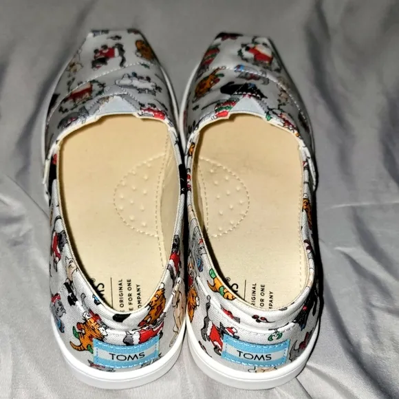 👧🏾🐱🩰NWB TOMS Girls Belmont Holiday Cats Flats👧🏾🐱🩰 Size: 4Y