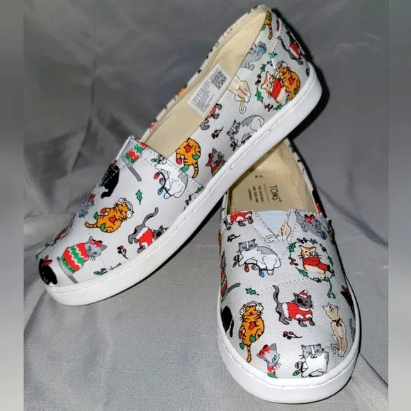 👧🏾🐱🩰NWB TOMS Girls Belmont Holiday Cats Flats👧🏾🐱🩰 Size: 4Y