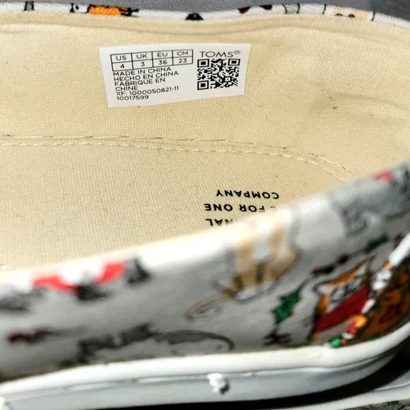 👧🏾🐱🩰NWB TOMS Girls Belmont Holiday Cats Flats👧🏾🐱🩰 Size: 4Y