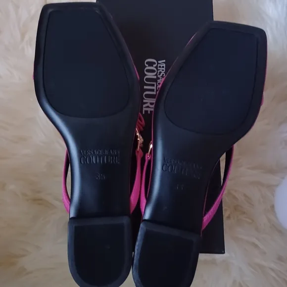 NWB, VERSACE JEANS COUTUREPink Millie Sandals