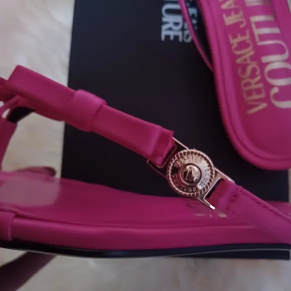 NWB, VERSACE JEANS COUTUREPink Millie Sandals