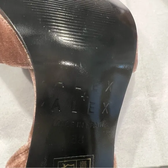 NWOB Alex   Alex Velvet Ankle Wrap Block Heel Sandals Sz-8/38