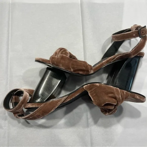 NWOB Alex   Alex Velvet Ankle Wrap Block Heel Sandals Sz-8/38