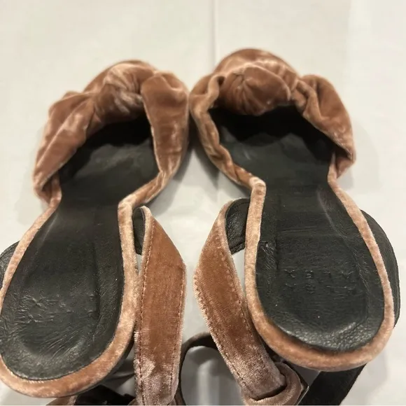 NWOB Alex   Alex Velvet Ankle Wrap Block Heel Sandals Sz-8/38