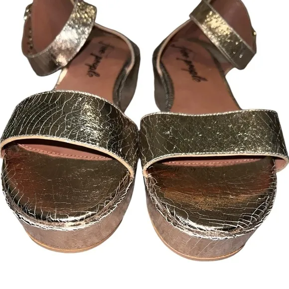 {NWOB Free People Metallic Gold Buckle Strap Platform Sandals in Size 40 / 9}