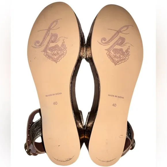 {NWOB Free People Metallic Gold Buckle Strap Platform Sandals in Size 40 / 9}