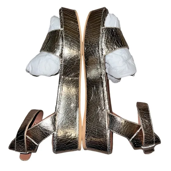 {NWOB Free People Metallic Gold Buckle Strap Platform Sandals in Size 40 / 9}