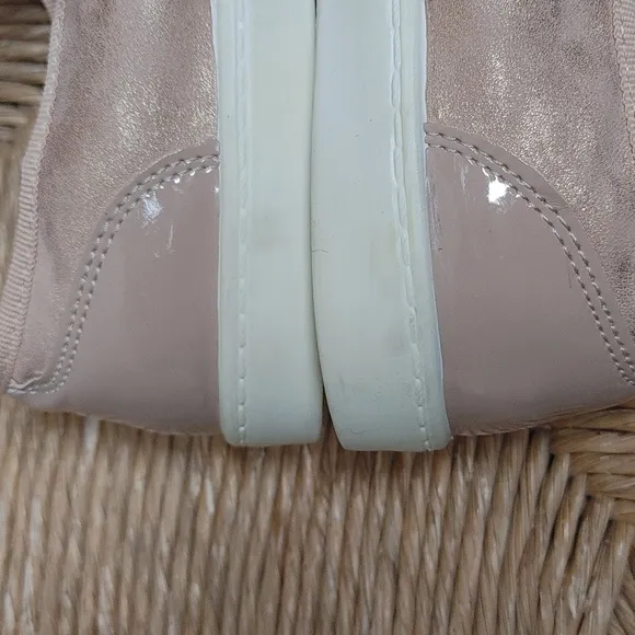 NWOB Mauve &amp; Gold Shimmer André Sneakers Sz 41 euro 10 US