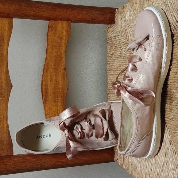 NWOB Mauve &amp; Gold Shimmer André Sneakers Sz 41 euro 10 US