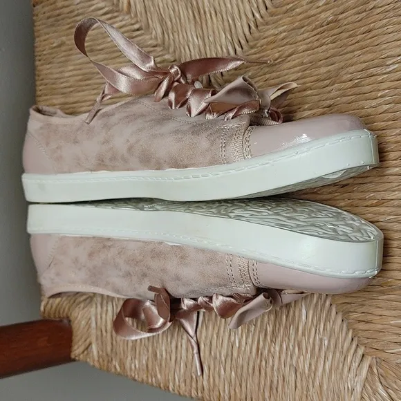 NWOB Mauve &amp; Gold Shimmer André Sneakers Sz 41 euro 10 US