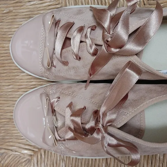 NWOB Mauve &amp; Gold Shimmer André Sneakers Sz 41 euro 10 US