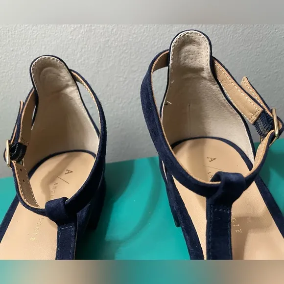 NWOT - ANTHROPOLOGIE “Elenore” Navy Blue Suede T-Strap Sandals with Bows / Sz 9